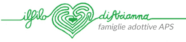 Logo in verde dell'associazione Il Filo di Arianna, rappresentato da uno spago unico che forma la scritta e un labirinto a forma di cuore al centro.